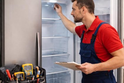 Ankara Vestel buzdolabı servisi teknisyeninin bakım yaptığı buzdolabı